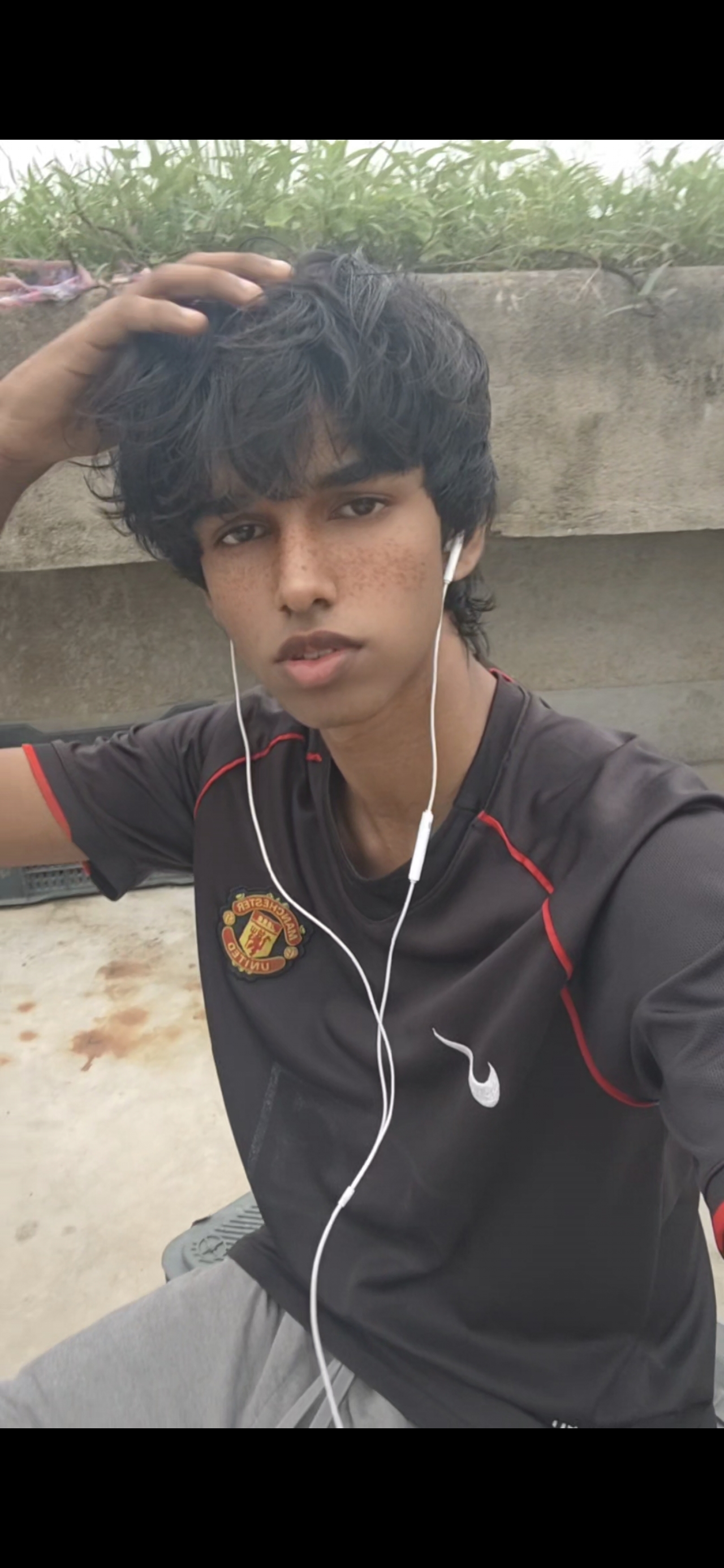 hz.h4zn โ front facing