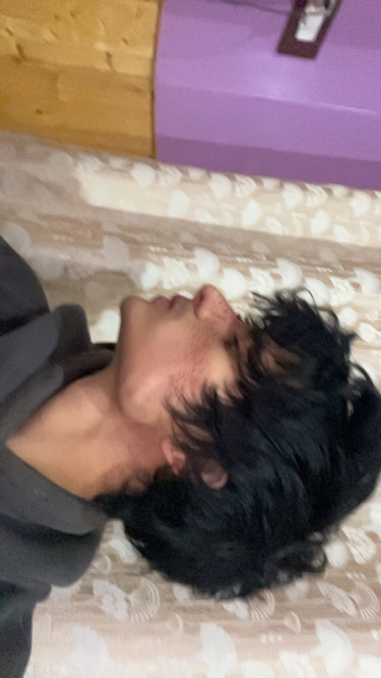 Lost hadi — side facing