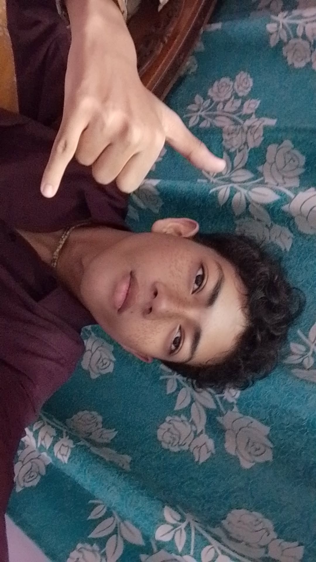 Omrizzzz — front facing